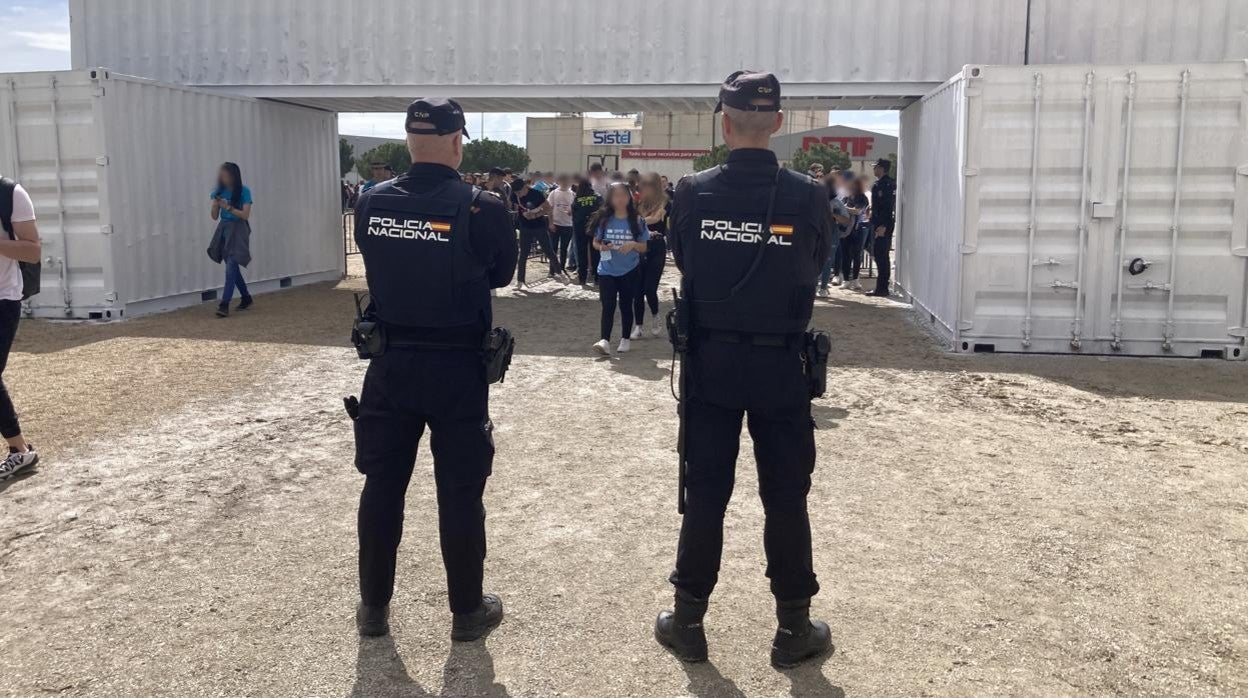 Imagen del dispositivo policial en las paellas universitarias de Alicante