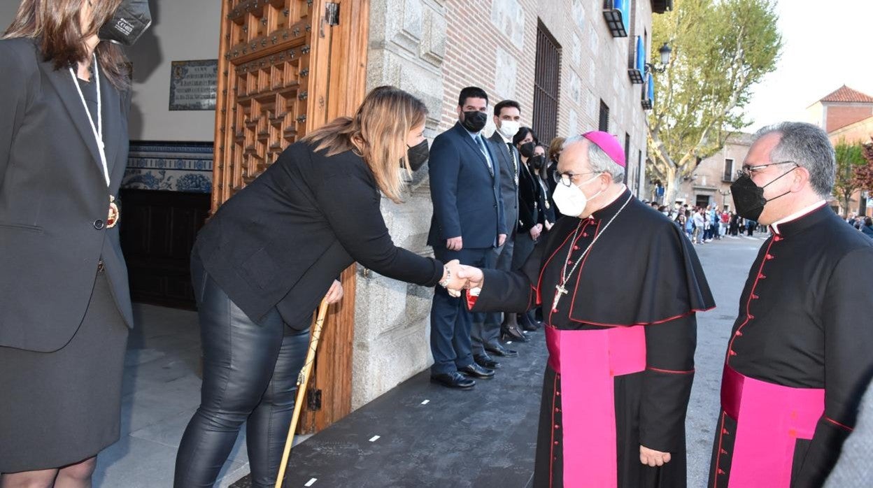 Saludo de la alcaldesa de Talavera al obispo auxuliar de Toledo, César García Magán