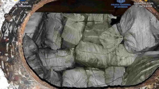Interceptado en aguas canarias un pesquero con tres toneladas de cocaína valoradas en 90 millones de euros