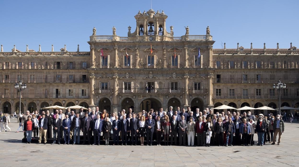 Foto de familia de los firmantes