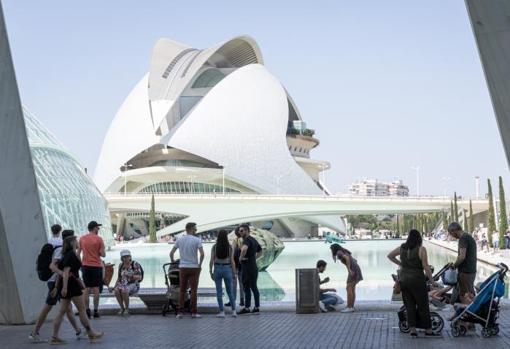 Visitantes en la ciudad de Valencia, en la recta final de la Semana Santa