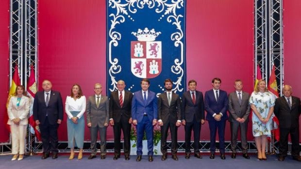 Los nuevos consejeros de la Junta de Castilla y León juran sus cargos en un sencillo y protocolario acto