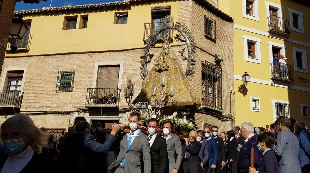 Salida de la Virgen por la Bajada de Santa Leocadia