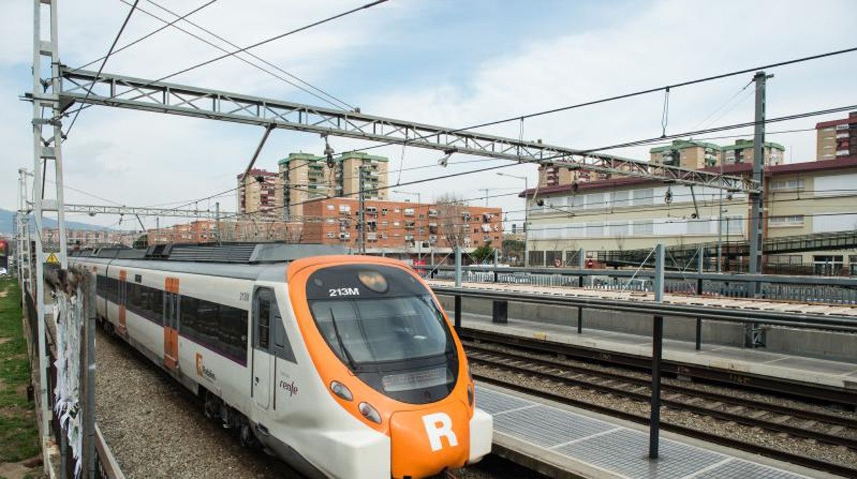 Tren de cercanías entre L'Hospitalet y Bellvitge, en una imagen de archivo