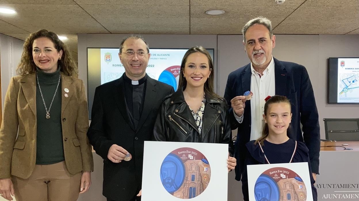 Presentación de la Santa Faz «del reencuentro» en el Ayuntamiento de Alicante