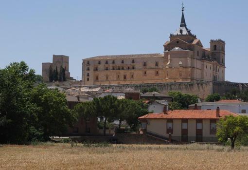 Villa de Uclés, villa monumental y convento-fortaleza santiaguista
