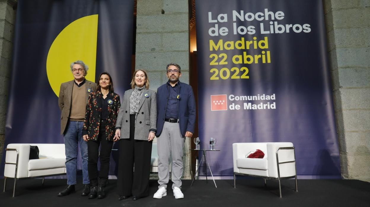 Coloquio literario entre Maite Rico, Andrés Trapiello y Jesús García Calero para la presentación de La Noche de Los Libros