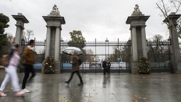 El Retiro y otros ocho grandes parques madrileños cierran esta tarde por fuertes vientos