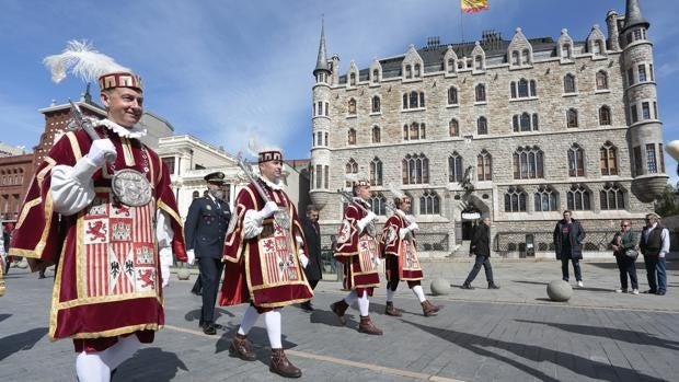 La figura de Sancha y la guerra de Ucrania centran el debate entre Cabildo y Ayuntamiento en la ceremonia de Las Cabezadas