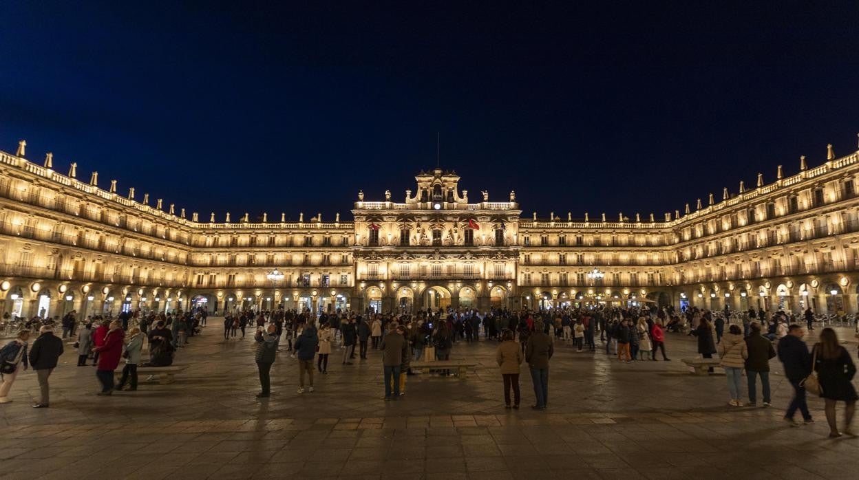 Nueva iluminación de la Plaza Mayot