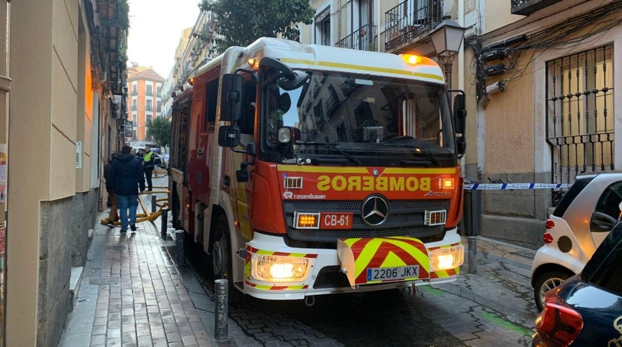 Los Bomberos del Ayuntamiento de Madrid, en el lugar del incendio