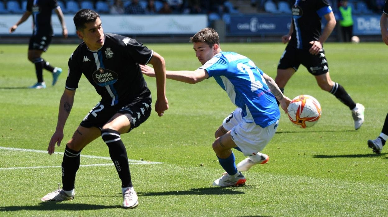 Una jugada del partido de este domingo en el campo del Talavera