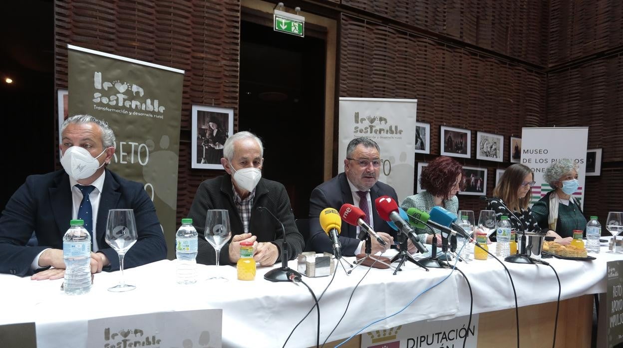 El equipo de gobierno de la Diputación de León, presenta el proyecto León Sostenible. En la imagen, el presidente y los vicepresidentes de la institución provincial, Eduardo Morán, Matías Llorente y Nicanor Sen