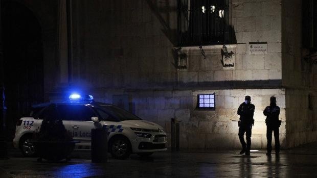 Detenido tras intentar agredir «de forma violenta» a su pareja en una calle de Burgos