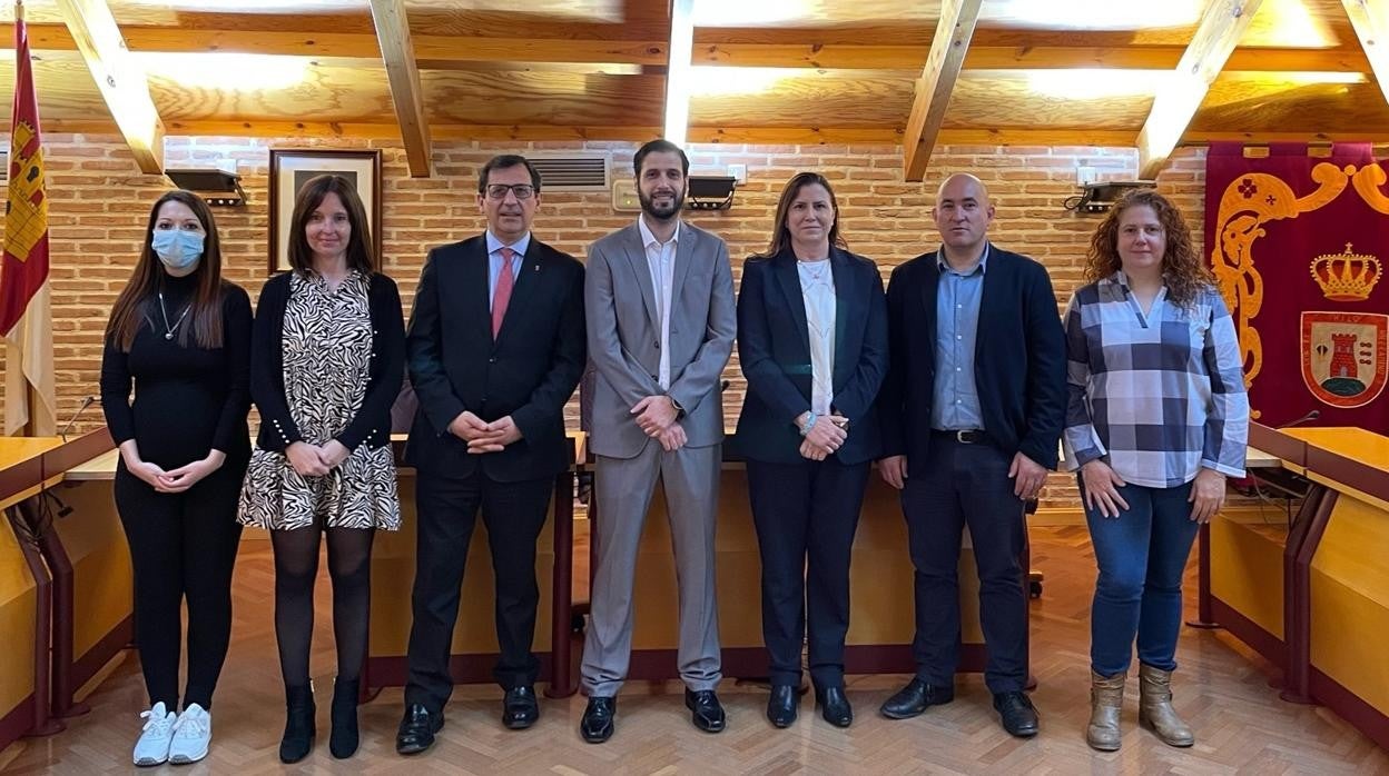 El delegado de la Junta en Toledo, Javier Úbeda, junto al alcalde Sergio Mora