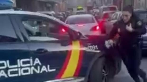 Detenido un hombre por amenazar a viandantes con un cuchillo y tratar de agredir a la Policía en Vicálvaro