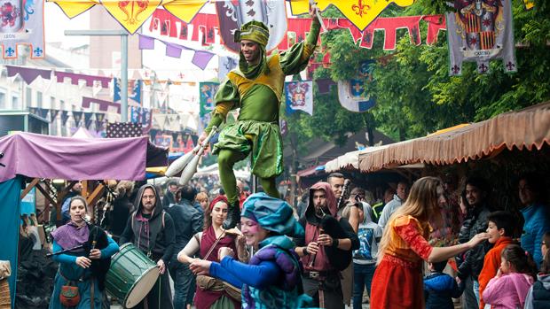 Orcos, elfos, brujas y caballeros reconquistan El Álamo en la Feria Medieval