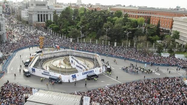 El Madrid gana la Liga, en directo | Los campeones llegan a la fiesta en Cibeles con 60.000 aficionados