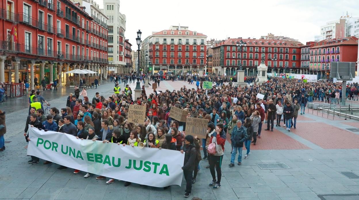 Manifestación en el año 2018 por una EBAU única en toda España en la capital vallisoletana