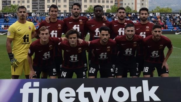 3-1: Graves fallos en defensa condenan al CD Toledo en Elda