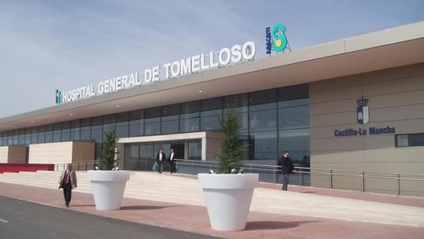 Piden más de dos años de cárcel para dos acusados de agredir e insultar a dos médicos en el hospital de Tomelloso