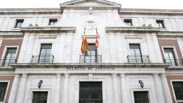 Absuelta la acusada de estafar a un sexagenario que alegó un juego erótico en el que ella fingía tener cáncer