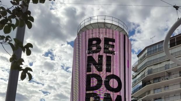 El nuevo símbolo de Benidorm: un tecnohito de veinte metros al estilo Times Square de Nueva York