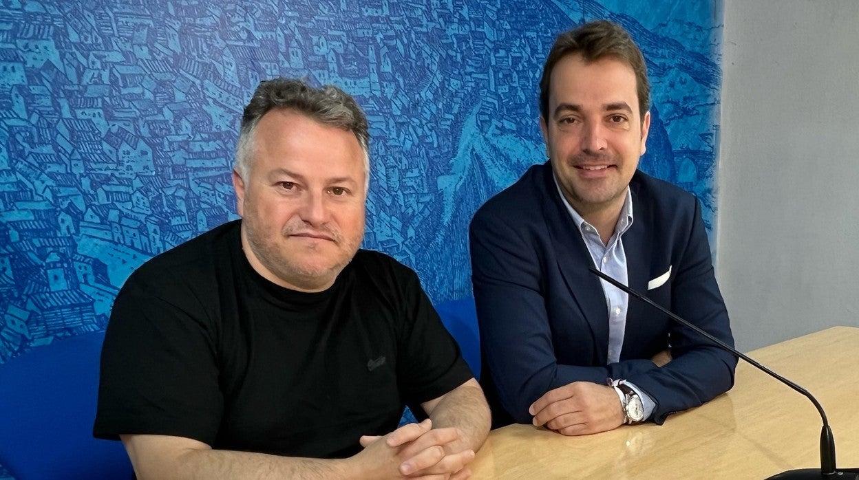 Alberto del Amo, director del campus del Atlético de Madrid, con Pablo García, concejal de Deportes de Toledo