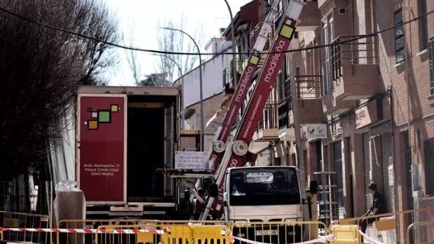 La Comunidad de Madrid derribará el edificio afectado por la L7B de Metro en San Fernando y realojará a seis familias