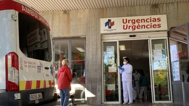 Los médicos alertan del riesgo de no separar a los pacientes con coronavirus del resto en hospitales