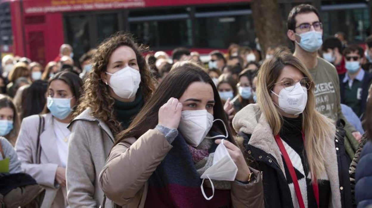 Médicos esperando para acceder este año al examen para el MIR