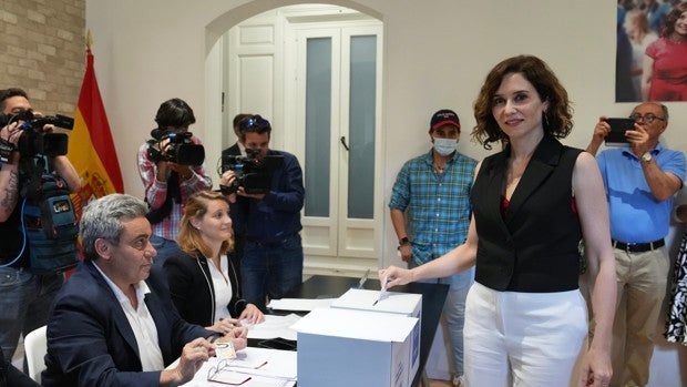 Ayuso recibe el apoyo del 99,73 por ciento de los afiliados para presidir el PP de Madrid