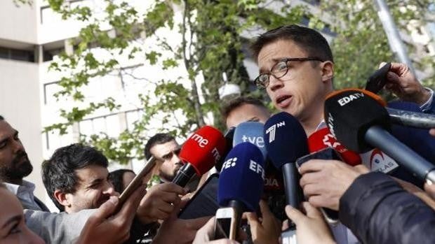 Errejón, absuelto al no quedar acreditado que diese una patada al hombre que le pidió un selfie