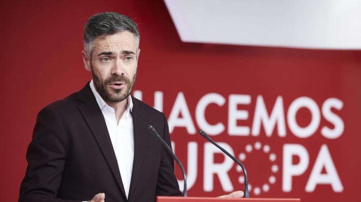 El portavoz del PSOE, Felipe Sicilia, durante la rueda de prensa posterior a la reunión de la Ejecutiva Federal de la formación política