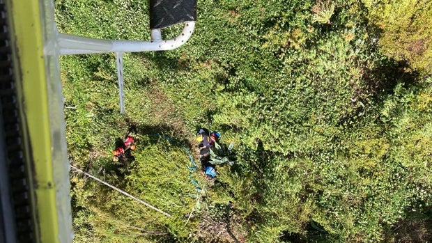 Rescatado un octogenario en La Palma, cayó por un barranco y quedó suspendido a 30 metros de altura