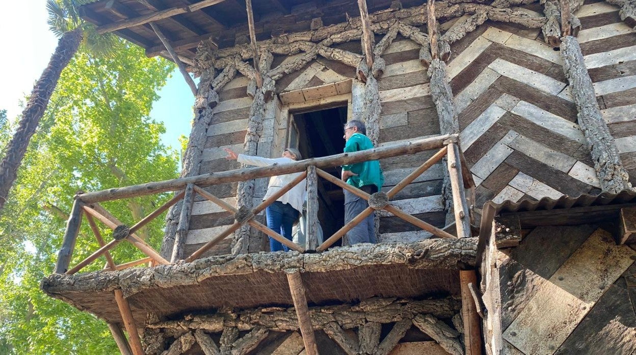 La alcaldesa, Milagros Tolón, en la Casa de Corcho