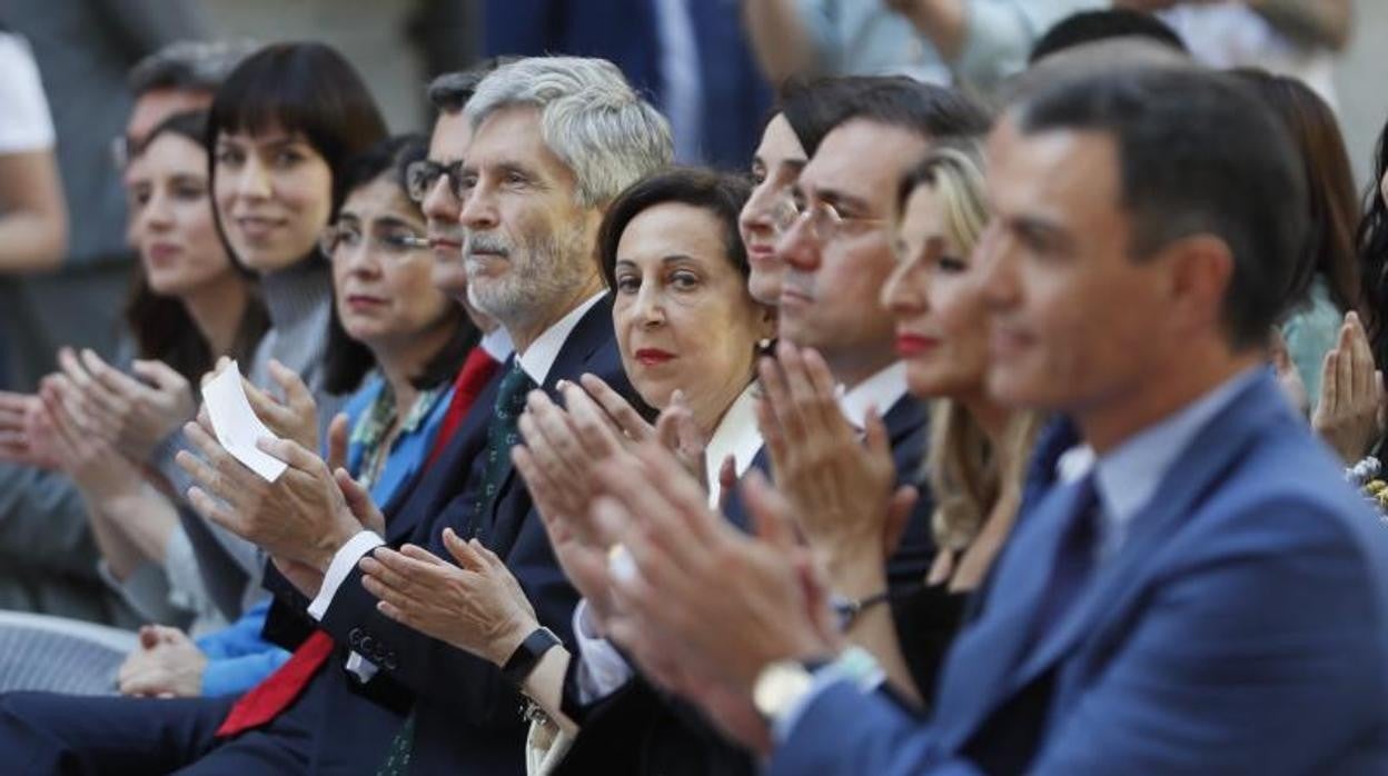 El presidente del Gobierno, Pedro Sánchez, junto a varios ministros de su Ejecutivo este lunes en la celebración del Día de Europa