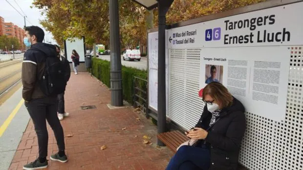 La Generalitat borra el nombre en castellano en todas las paradas y estaciones del Metro de Valencia