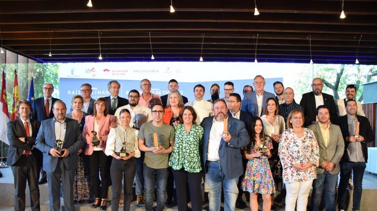 Foto de familia de todos los premiados