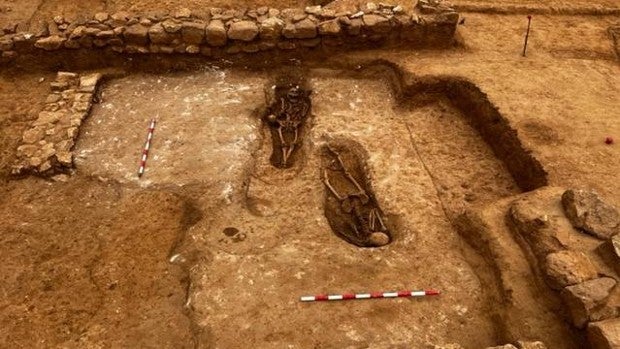 Hallan dos esqueletos de época romana durante unas obras de reurbanización en Barcelona