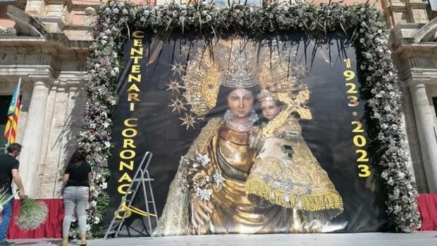 El PP denuncia la desidia de Ribó con el tapiz floral de la Virgen de los Desamparados