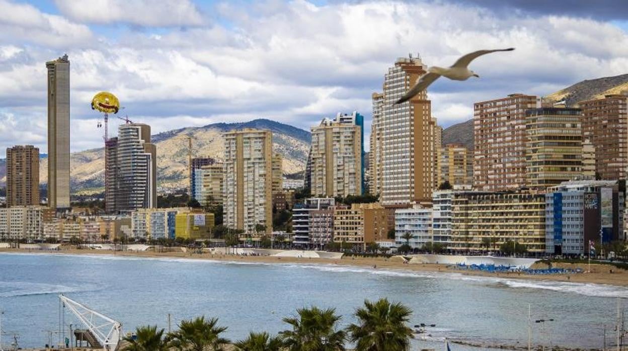 Imagen de la playa de Poniente de Benidorm