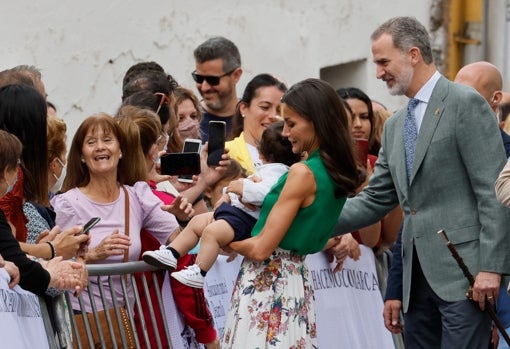 Felipe VI y Letizia visitan la comarca extremeña de Las Hurdes