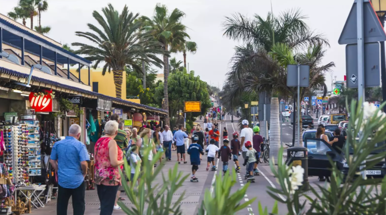 Turistas de paseo en Canarias