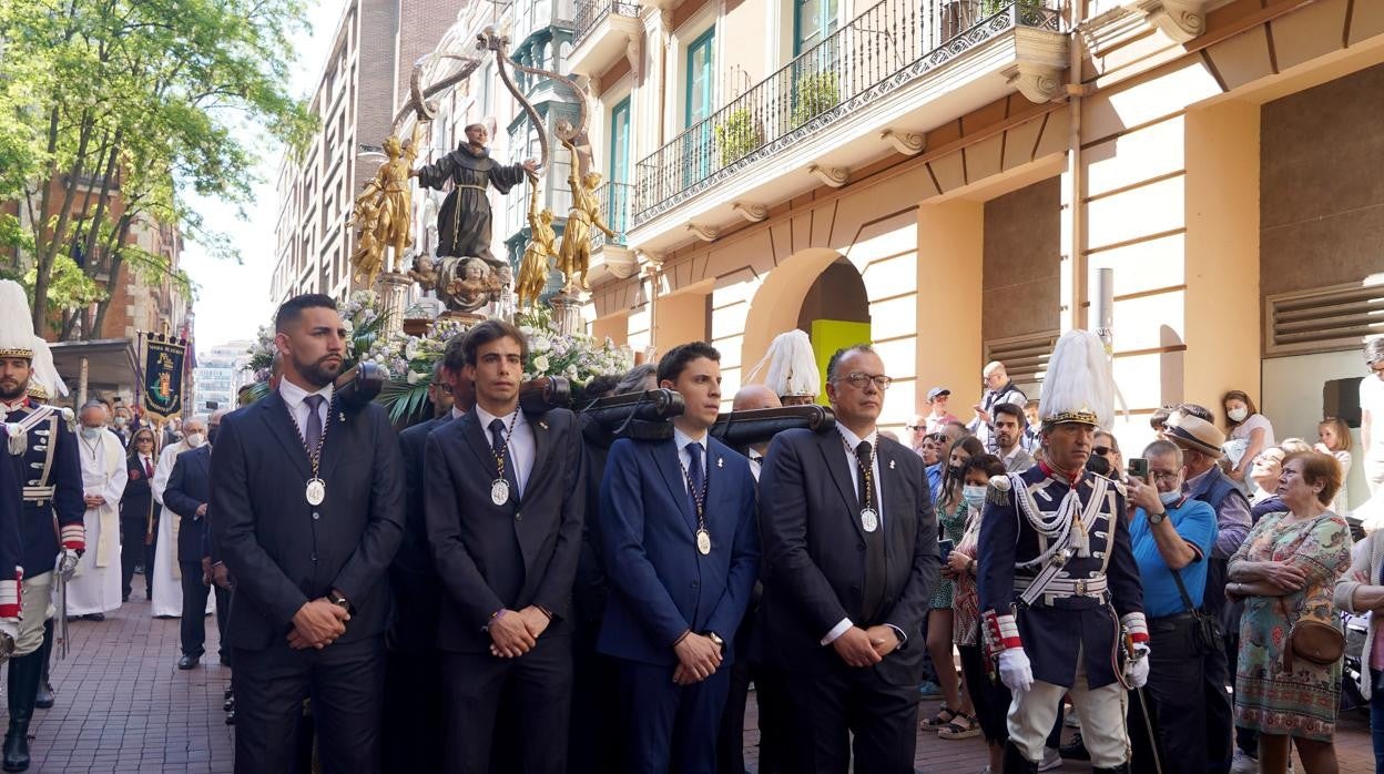 Procesión en honor a San Pedro Regalado en Valladolid, recuperada después de años