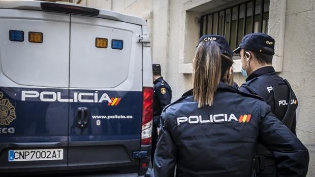 Un hombre abusa de una amiga que estaba inconsciente y hace una videollamada al novio para mostrarla desnuda