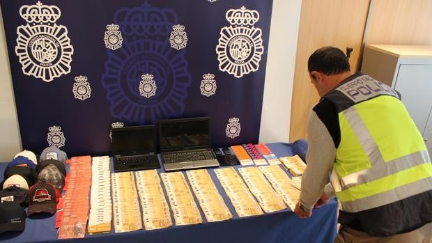 Golpe policial al 'smishing' en Valencia con cinco estafadores detenidos y 35.000 euros recuperados