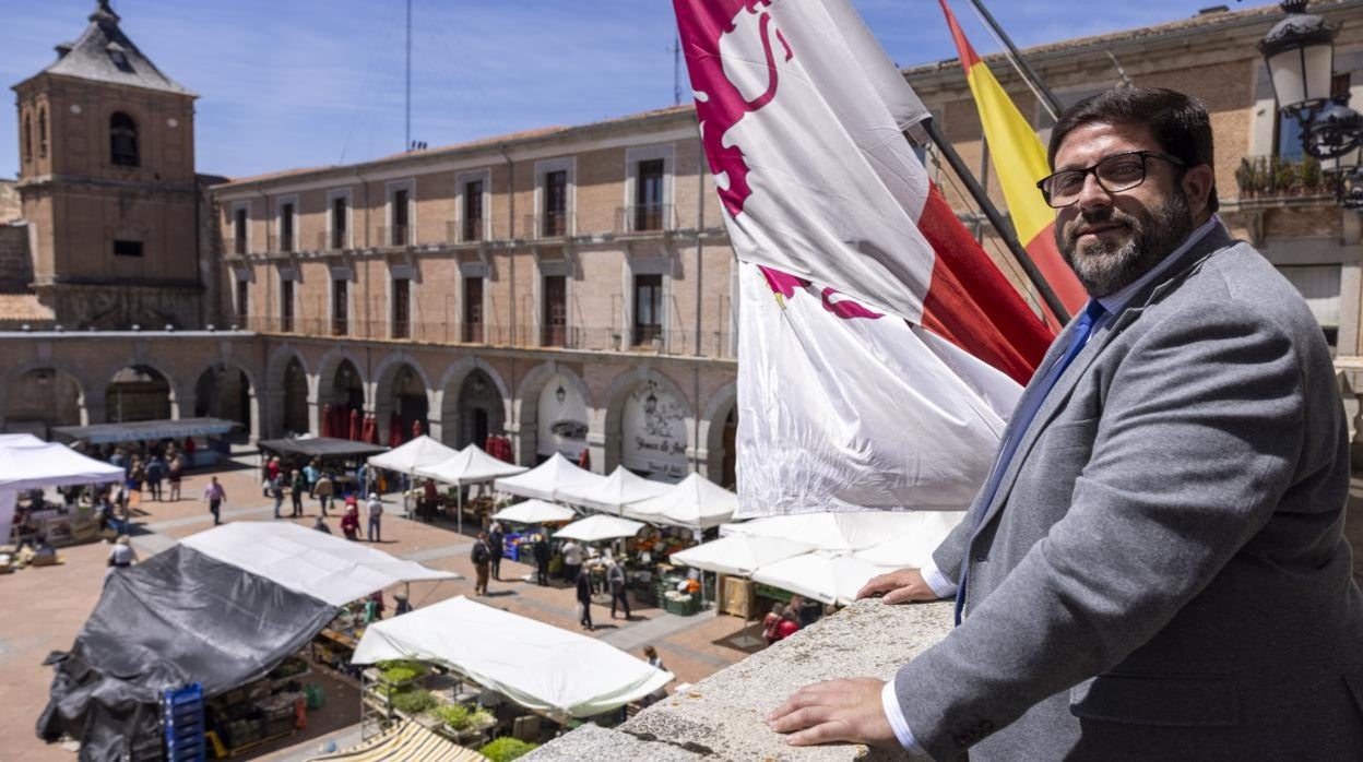 El alcalde de Ávila, en el balcón consistorial