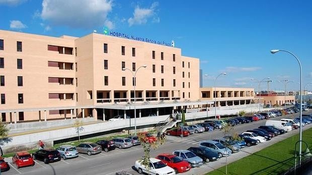 Trasladan al hospital a un hombre afectado por inhalación de humo en una churrería de Talavera