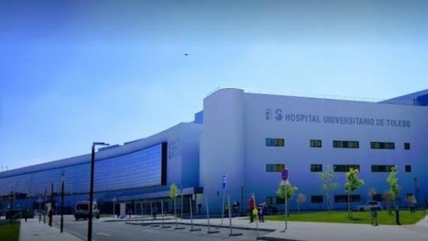 Trasladan al hospital a un trabajador herido al caer a una piscina vacía de Bargas